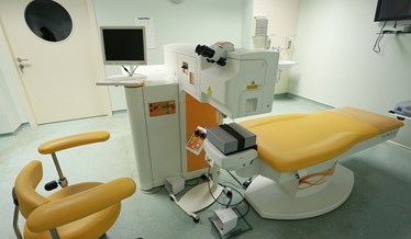 Femtosecond laser 
